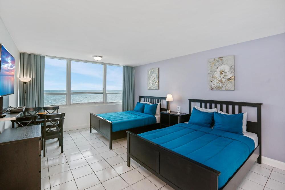Oceanfront Suite with Spectacular Sea View interior